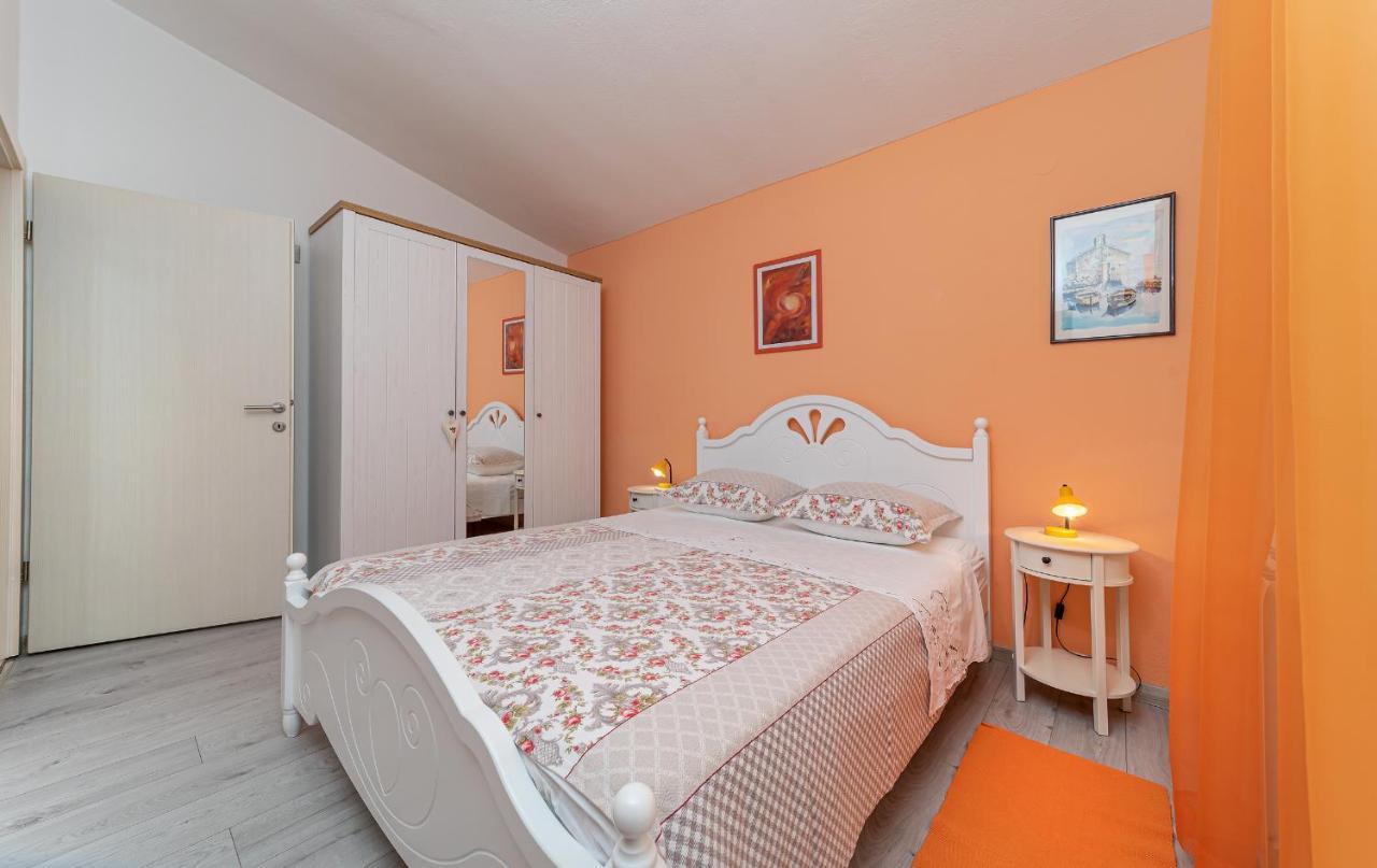 Apartments Villa Lilla Baška Voda Buitenkant foto