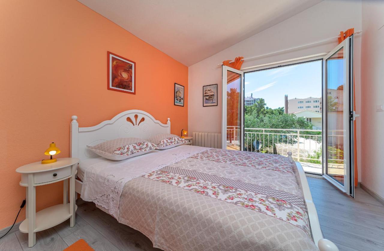 Apartments Villa Lilla Baška Voda Buitenkant foto