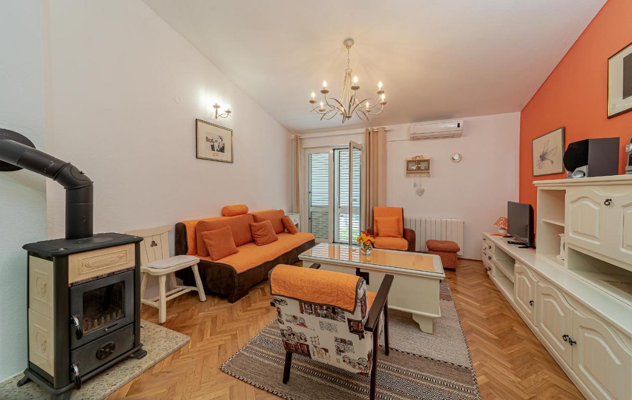 Apartments Villa Lilla Baška Voda Buitenkant foto