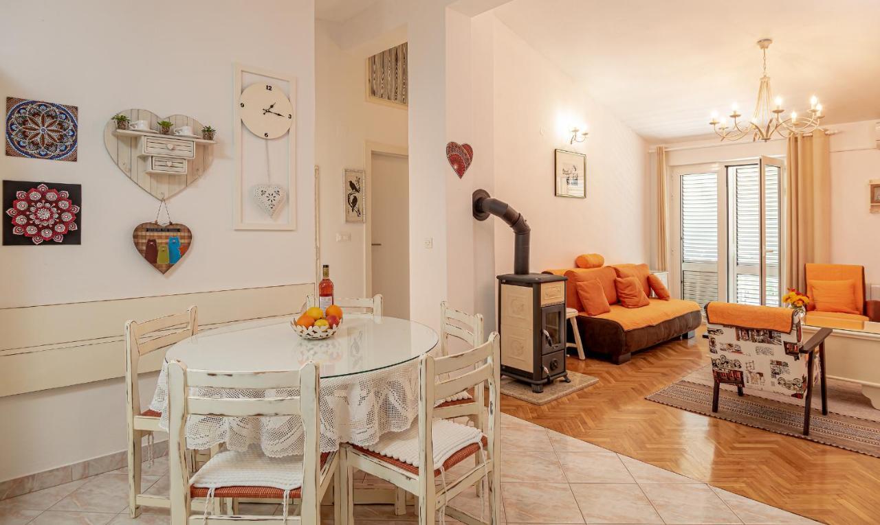 Apartments Villa Lilla Baška Voda Buitenkant foto