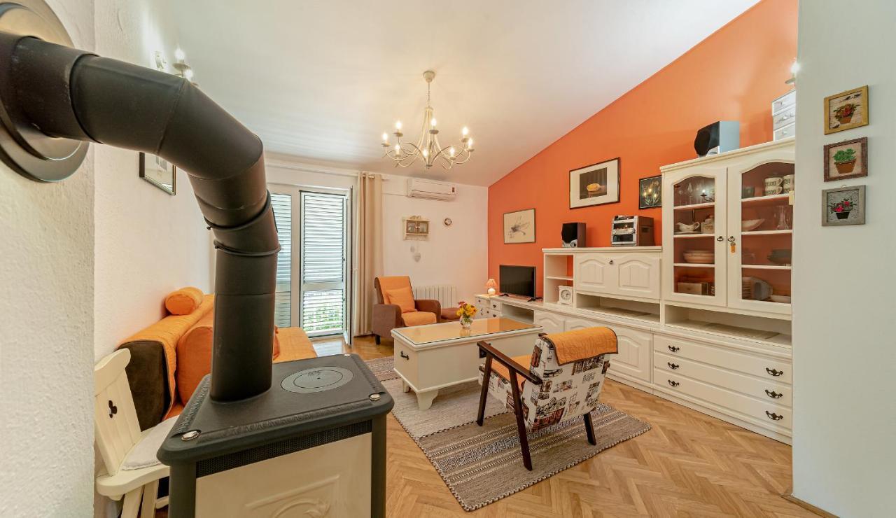 Apartments Villa Lilla Baška Voda Buitenkant foto