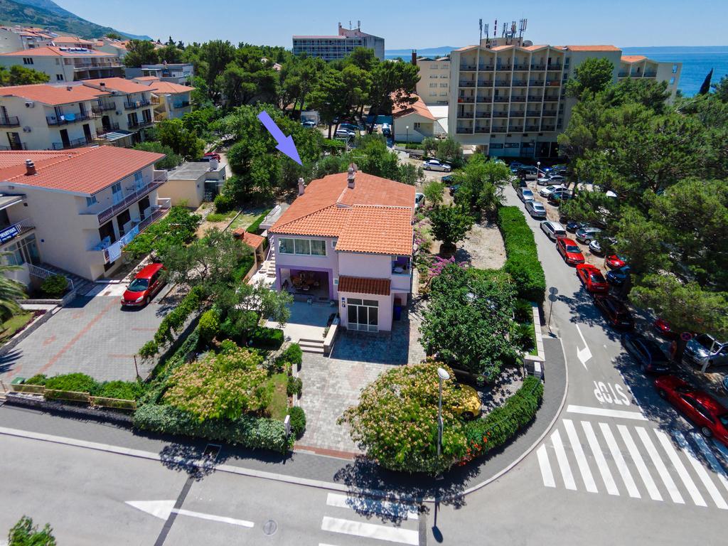 Apartments Villa Lilla Baška Voda Buitenkant foto