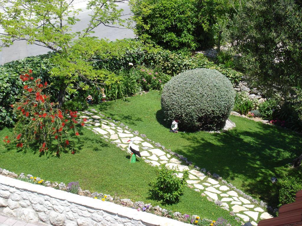 Apartments Villa Lilla Baška Voda Buitenkant foto
