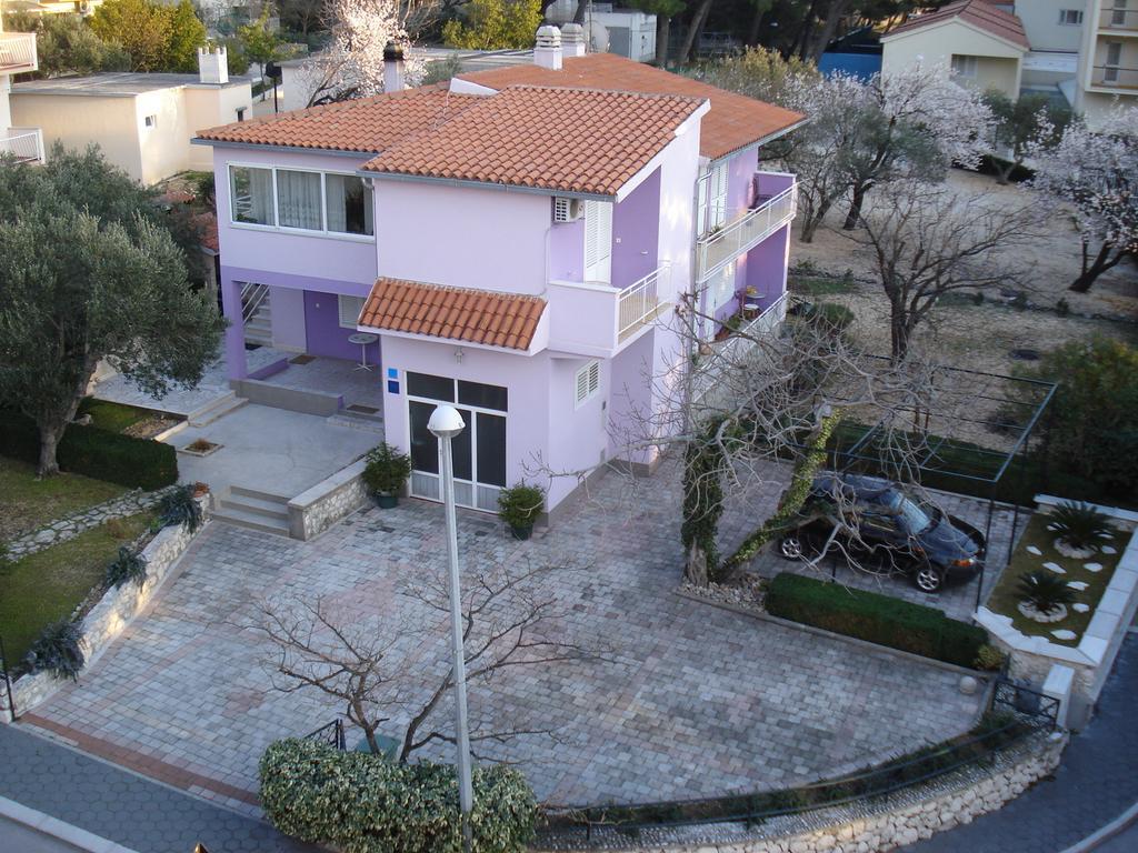 Apartments Villa Lilla Baška Voda Buitenkant foto