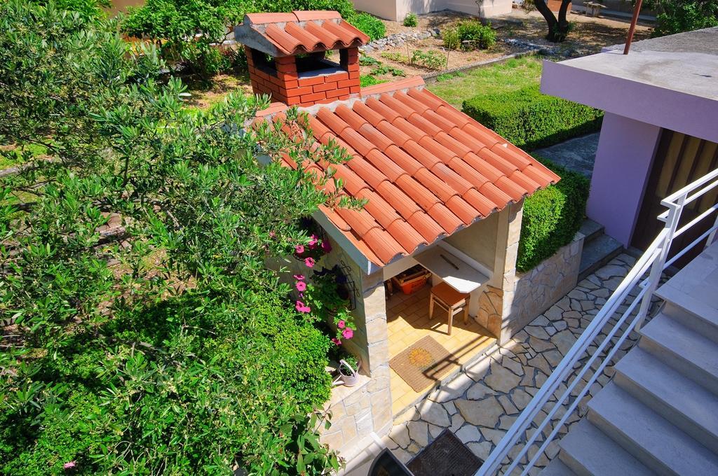 Apartments Villa Lilla Baška Voda Buitenkant foto