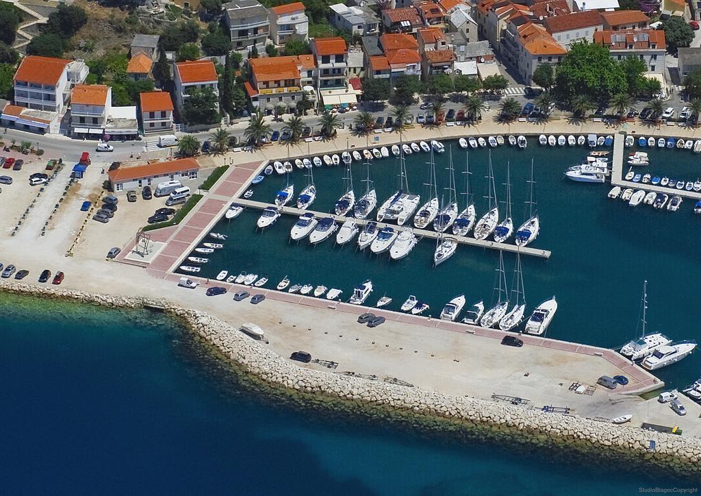 Apartments Villa Lilla Baška Voda Buitenkant foto