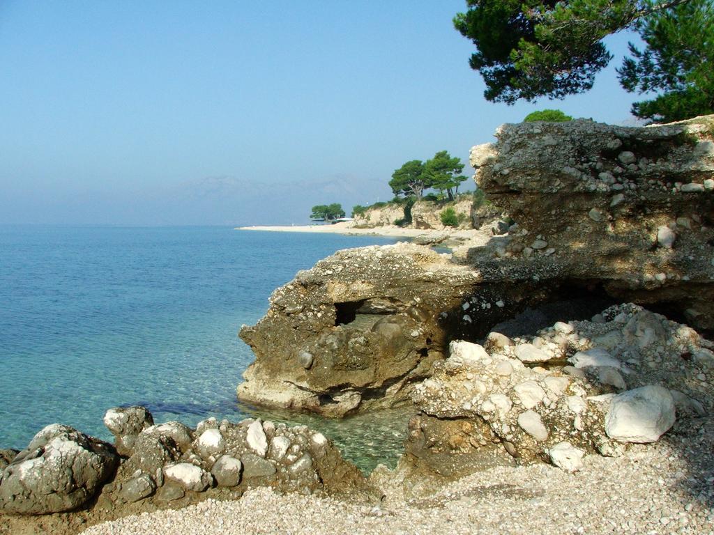 Apartments Villa Lilla Baška Voda Buitenkant foto