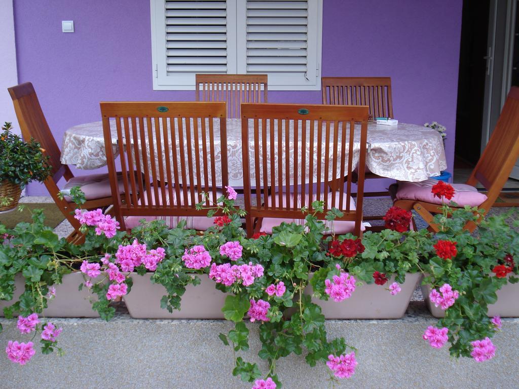 Apartments Villa Lilla Baška Voda Buitenkant foto
