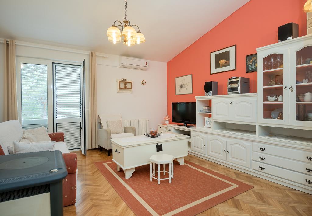 Apartments Villa Lilla Baška Voda Buitenkant foto
